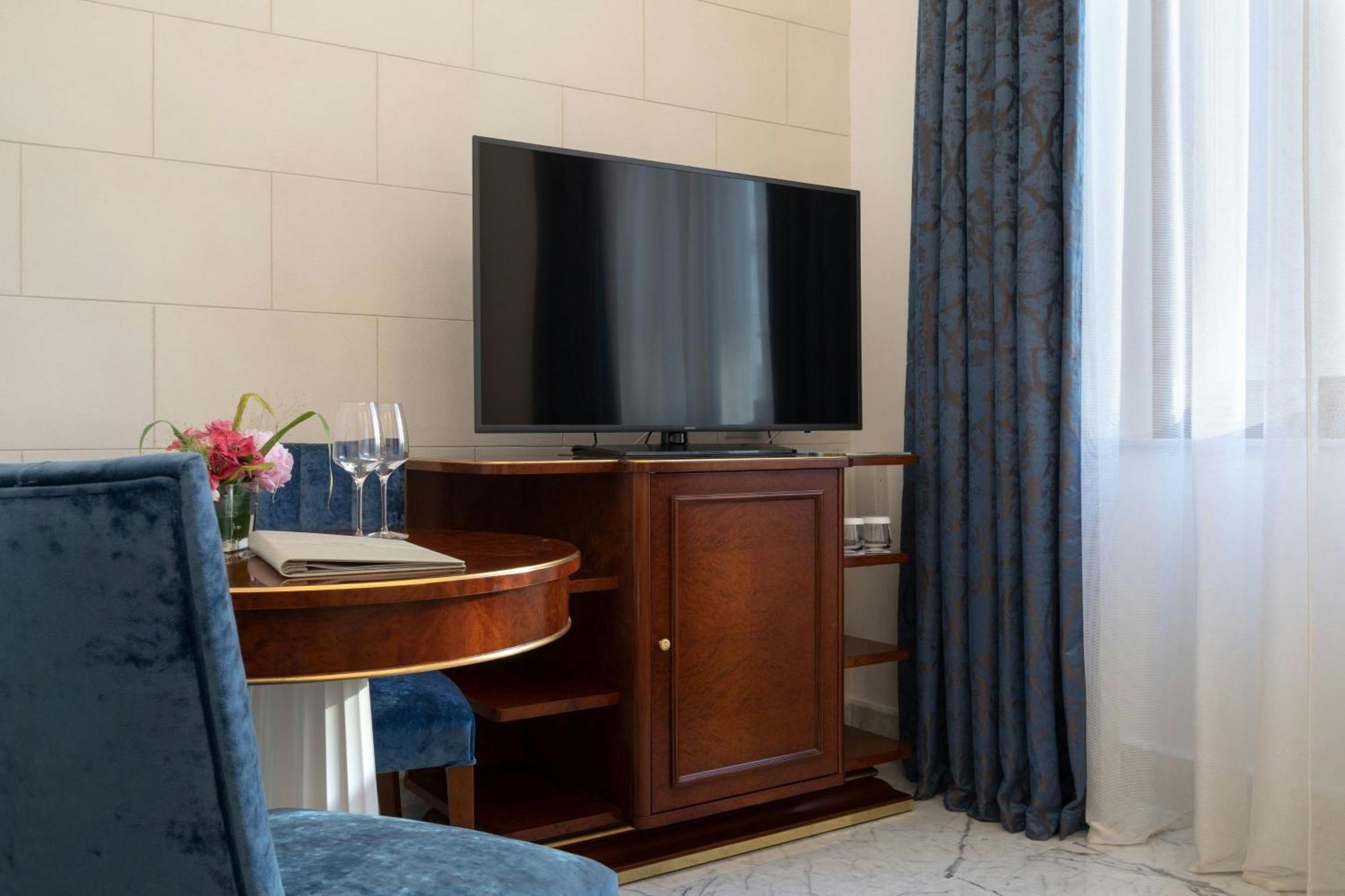 Queen Room No View